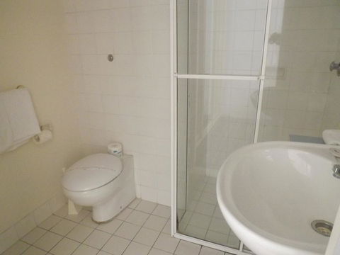 Golden Sands Motor Inn - QLD Tourism 29