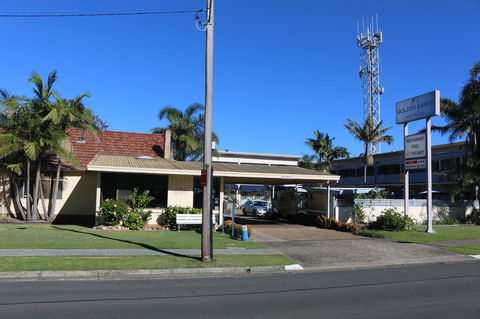 Golden Sands Motor Inn - QLD Tourism 18