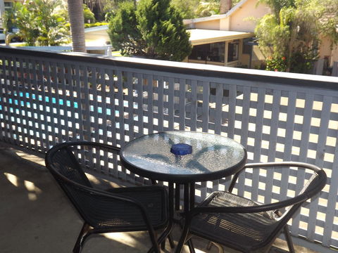 Golden Sands Motor Inn - QLD Tourism 6