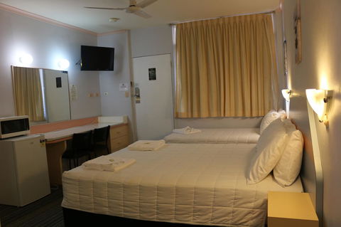 Golden Sands Motor Inn - QLD Tourism 25