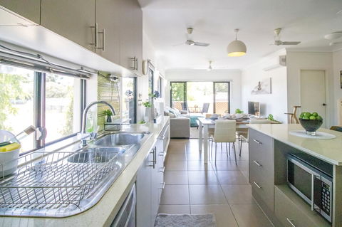 ZEN QUEST - The NOMADS PAD Near Nightcliff Markets & Sunset Foreshore - QLD Tourism 25