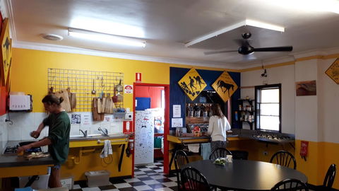 Alice\'s Secret Travellers Inn - Queensland Tourism 28