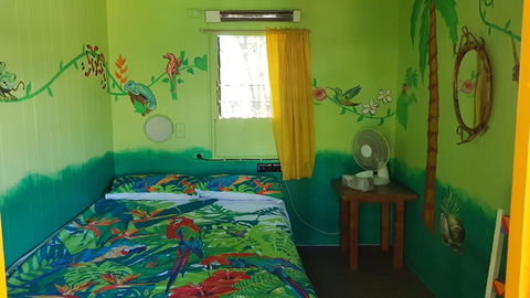 Alice\'s Secret Travellers Inn - Queensland Tourism 36