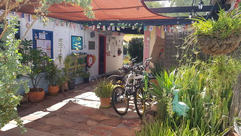 Alice\'s Secret Travellers Inn - Queensland Tourism 15