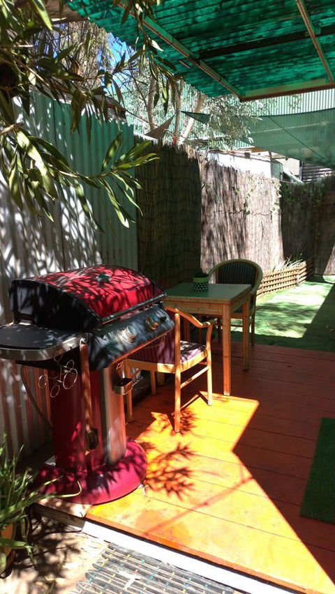 Alice\'s Secret Travellers Inn - Queensland Tourism 5