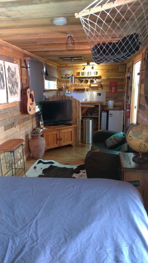 Alice\'s Secret Travellers Inn - Queensland Tourism 1