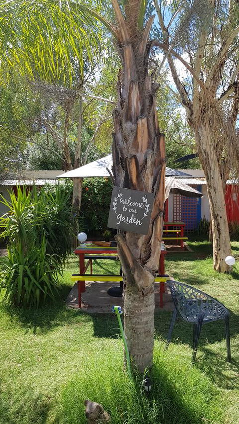 Alice\'s Secret Travellers Inn - Queensland Tourism 16