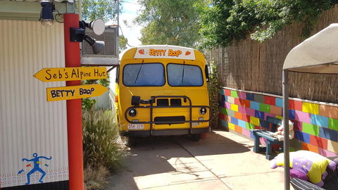 Alice\'s Secret Travellers Inn - Queensland Tourism 43