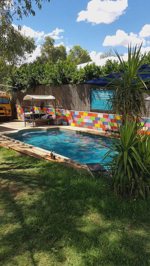 Alice\'s Secret Travellers Inn - Queensland Tourism 17