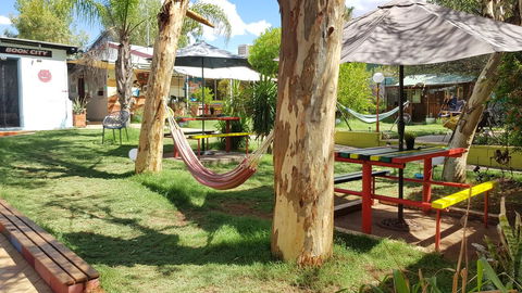 Alice\'s Secret Travellers Inn - Queensland Tourism 24