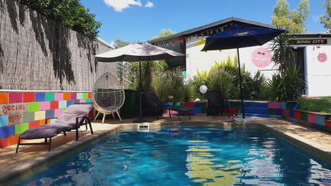 Alice\'s Secret Travellers Inn - Queensland Tourism 19