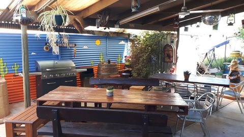 Alice\'s Secret Travellers Inn - Queensland Tourism 30