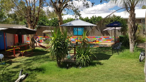 Alice\'s Secret Travellers Inn - Queensland Tourism 0