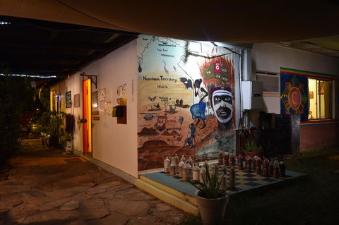 Alice\'s Secret Travellers Inn - Queensland Tourism 34