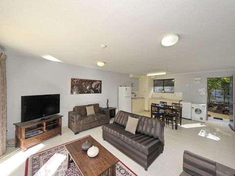Nelson Bay Breeze - Queensland Tourism 9