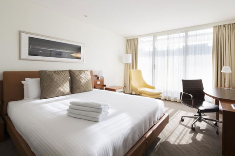 Novotel Canberra - QLD Tourism 15