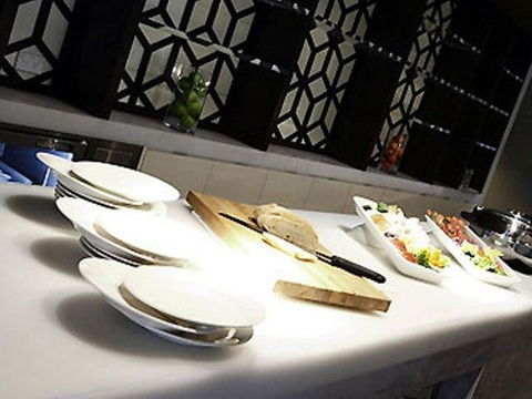 Novotel Canberra - QLD Tourism 30