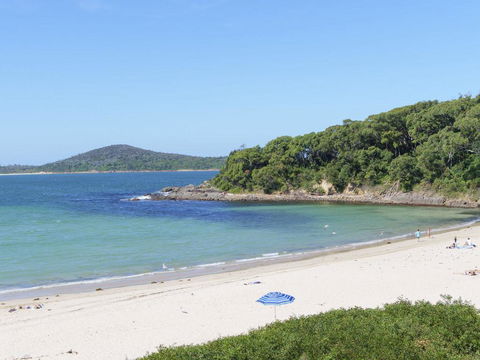 Bombora @ Fingal Bay - QLD Tourism 2