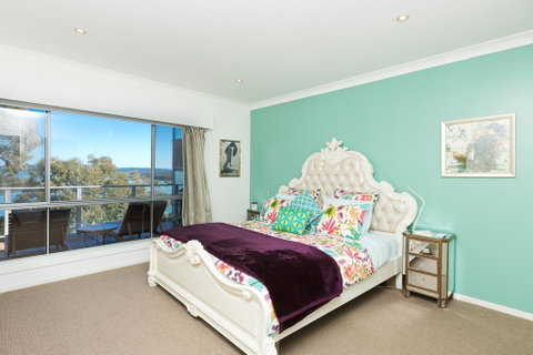 Booti Booti Lakehouse - QLD Tourism 3