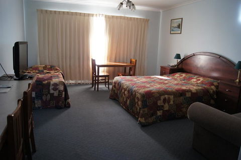 Bordertown Dukes Motorinn - QLD Tourism 1