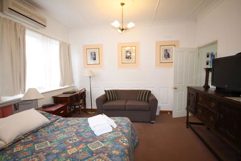 Bourke Riverside Motel - Queensland Tourism 1