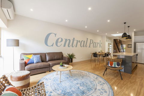 Boutique Stays - Central Park, South Melbourne Townhouse - Queensland Tourism 0