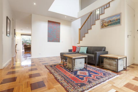 Boutique Stays - Elwood Hideaway - QLD Tourism 3