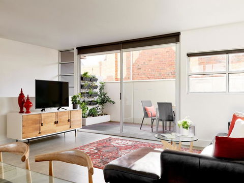 Boutique Stays - The Cassin - QLD Tourism 0