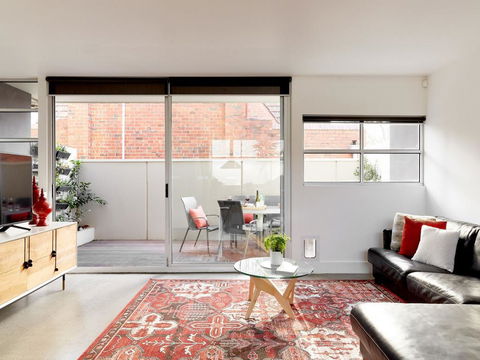 Boutique Stays - The Cassin - QLD Tourism 3