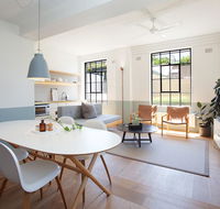 Boutique Sunlit Studio with Designer Furnishings - Queensland Tourism