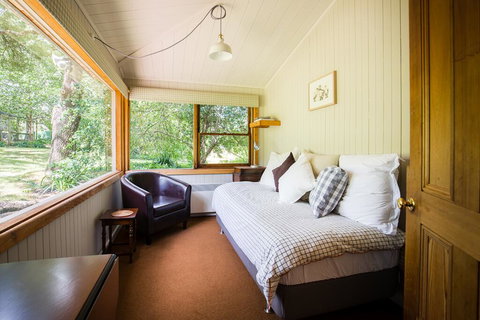 Braeside Mount Macedon Country Retreat Bed And Breakfast - QLD Tourism 2
