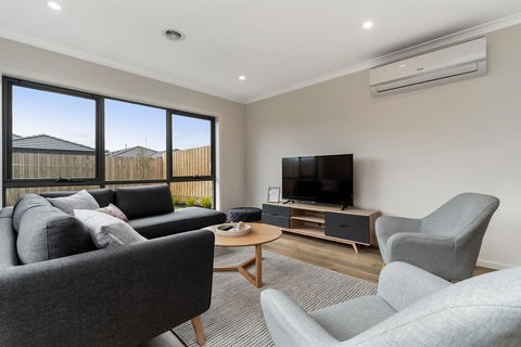 Brand New And Beautiful - Rosebud Holiday Home - QLD Tourism 2