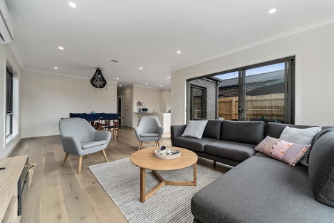 Brand New And Beautiful - Rosebud Holiday Home - QLD Tourism 0