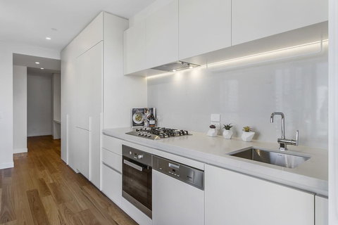 Brand New Luxury Pad In Shopping And Dining Mecca - QLD Tourism 2