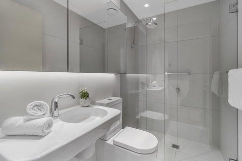 Brand New Luxury Pad In Shopping And Dining Mecca - QLD Tourism 3