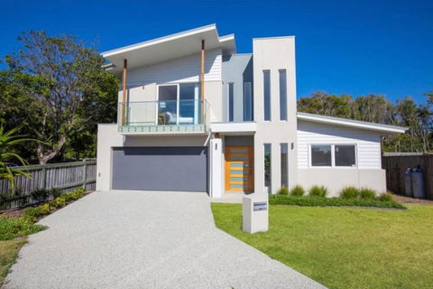 Brand New PRIZE HOME 50m Path To Beach - QLD Tourism 3