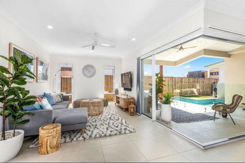 Brand New PRIZE HOME 50m Path To Beach - QLD Tourism 0