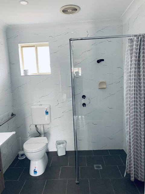 Branxton House Motel - QLD Tourism 3