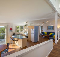 Breeze in Mollymook Beach - QLD Tourism