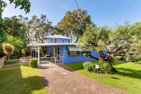 Bribie Beach House, Waterfront Directly Across The Road - Solander Esp, Banksia Beach - QLD Tourism 0