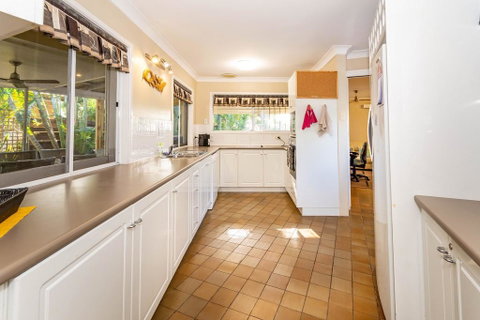 Bribie Beach House, Waterfront Directly Across The Road - Solander Esp, Banksia Beach - QLD Tourism 2