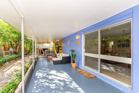 Bribie Beach House, Waterfront Directly Across The Road - Solander Esp, Banksia Beach - QLD Tourism 3