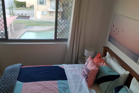 Bribie Beach King Bed Unit Overlooking Pool - QLD Tourism 3