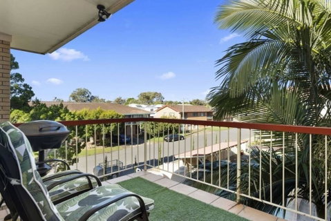 Bribie Beach King Bed Unit Overlooking Pool - QLD Tourism 2