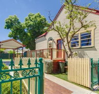 Bright 3-bedroom apartment - Central Armidale - QLD Tourism