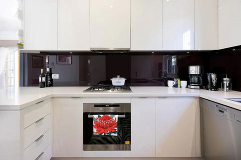 Bright And Elegant Executive 3 Bedroom Family Home - QLD Tourism 1