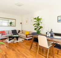 Bright and spacious apartment near Bronte beach - QLD Tourism