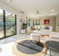 Bright Uptown - Queensland Tourism