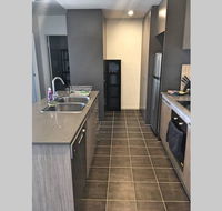 Bright Modern Stylish - Top Floor Apt - Woden - Queensland Tourism