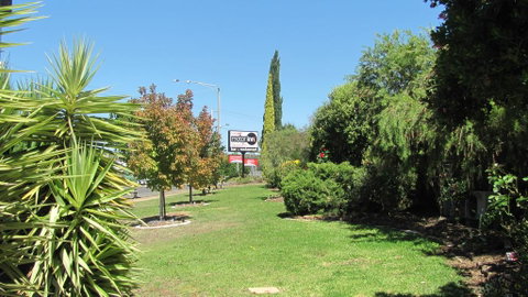 Bristol Hill Motor Inn & Peppa's Licensed Restaurant - QLD Tourism 2